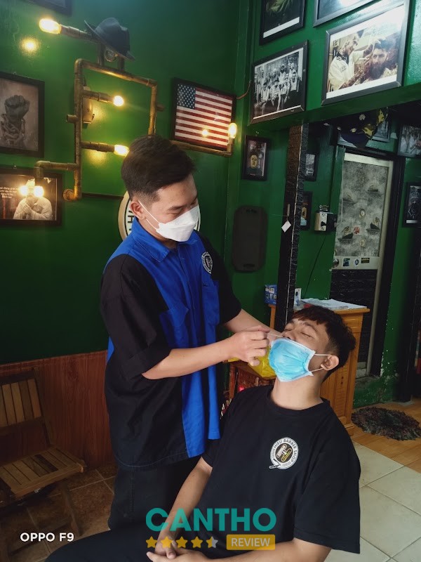Khu vực cắt tóc tại Hieu Barber Shop 3