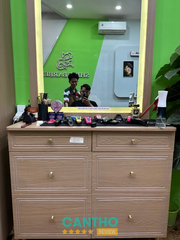 Khu vực cắt tóc Barber Shine