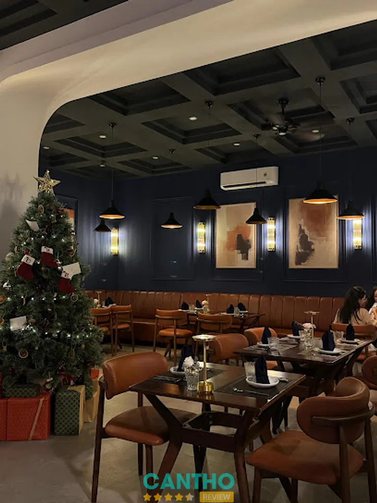 Casa Blu Eatery: 63–65 Trần Văn Trà, P. Hưng Phú