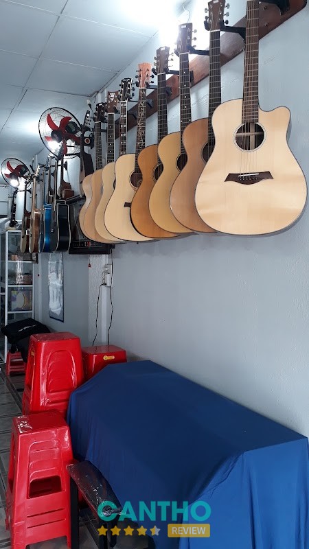 Đàn guitar tại cửa hàng nhạc cụ Trọng Dũng