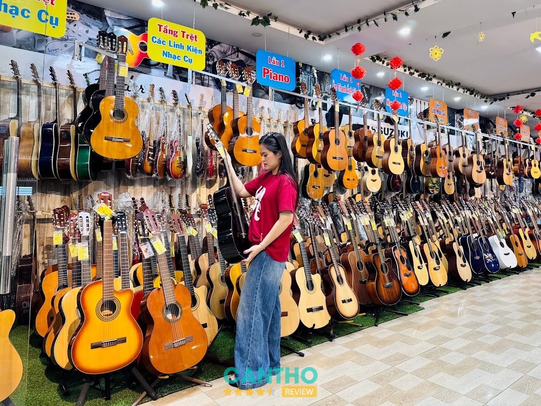 Không gian trưng bày của Siêu thị nhạc Doremi