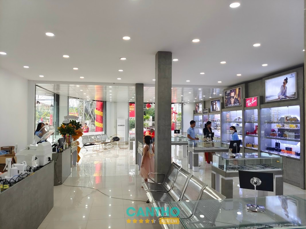 Siêu Thị Mắt Kính – 71 Ba Mươi Tháng Tư, Vị Thanh