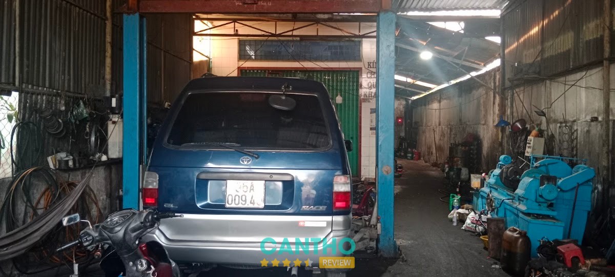 Garage Hồng Sơn Hai Thợ Máy