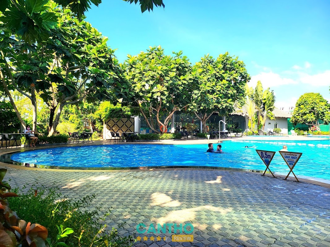 Bể Bơi Khách Sạn Mường Thanh Cái Khế