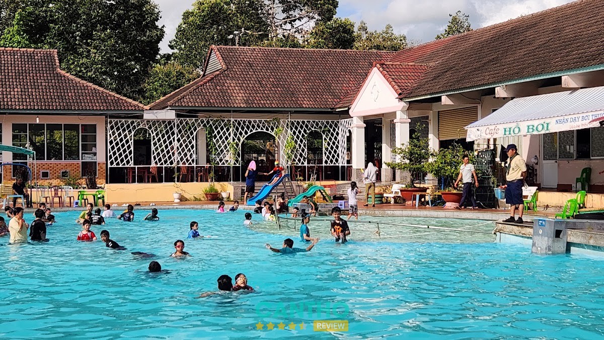 Hồ Bơi Bông Sen ở Hậu Giang