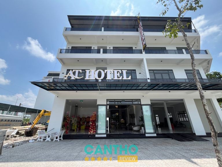 AT Hotel trên đường Nguyễn Huệ Ngã Bảy