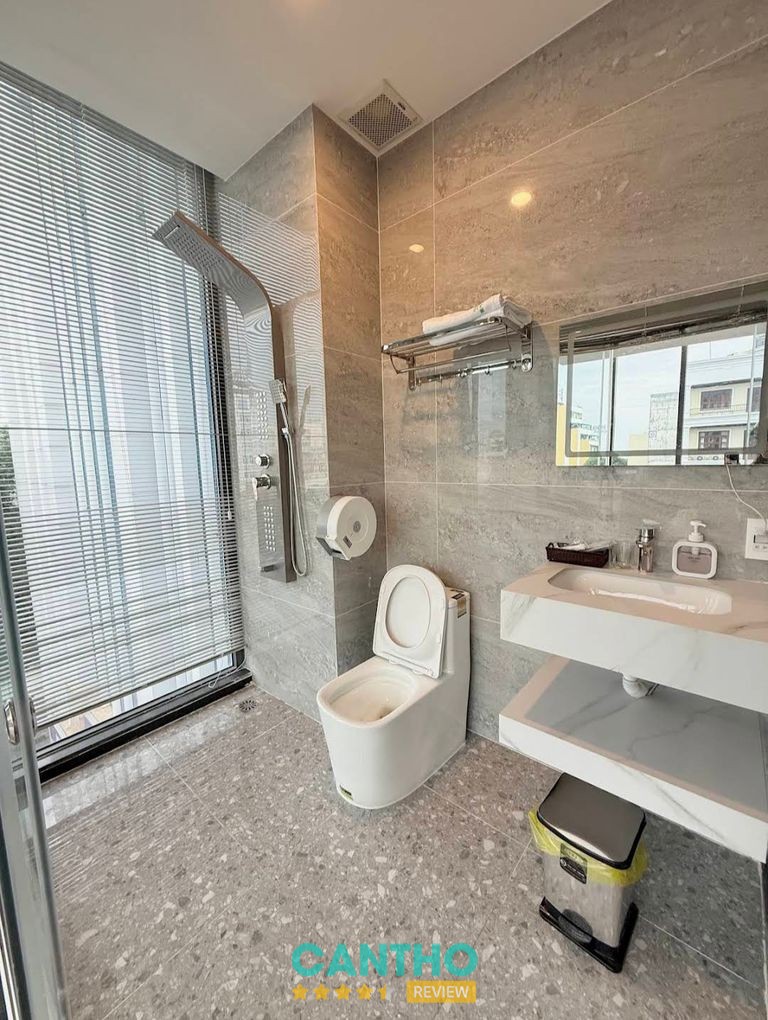 Mbee Hotel – không gian khách sạn và tiện ích phòng nghỉ