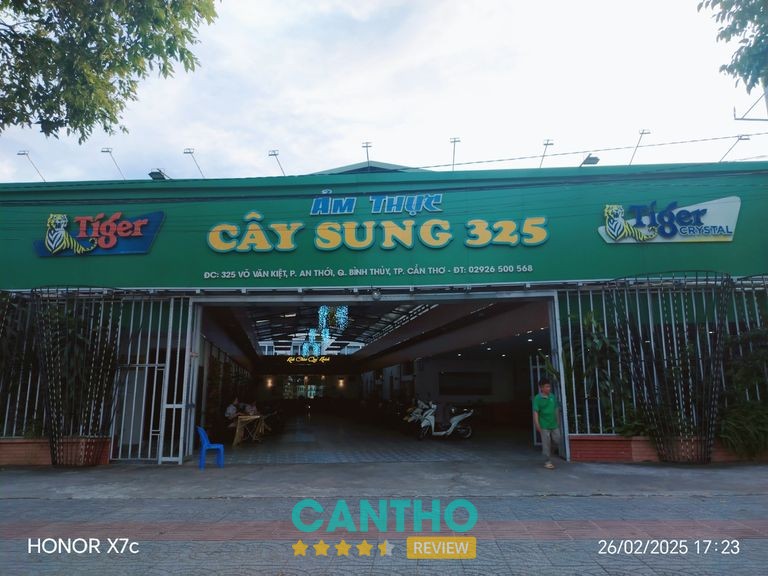 Ẩm Thực Cây Sung 325 – khu vực ăn uống và tổ chức họp mặt