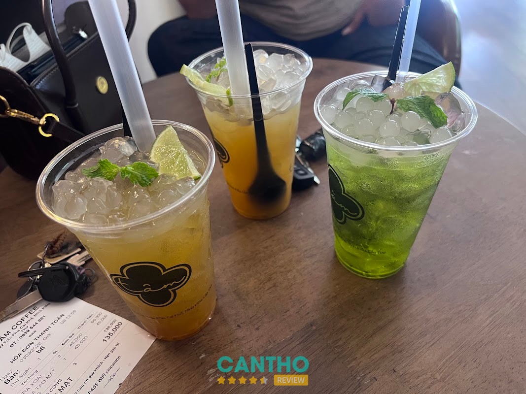 Khu vực ngồi tại Tâm Coffee