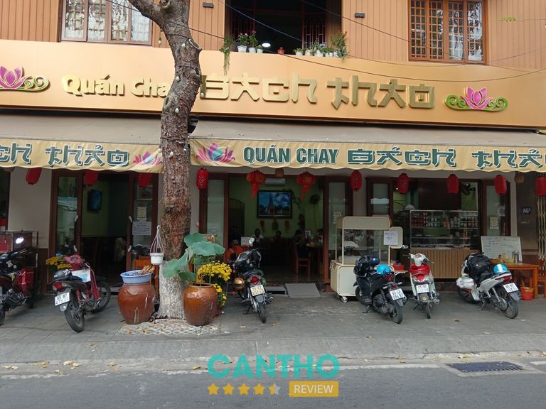 Quán Ăn Chay Bách Thảo tại đường Đề Thám Ninh Kiều