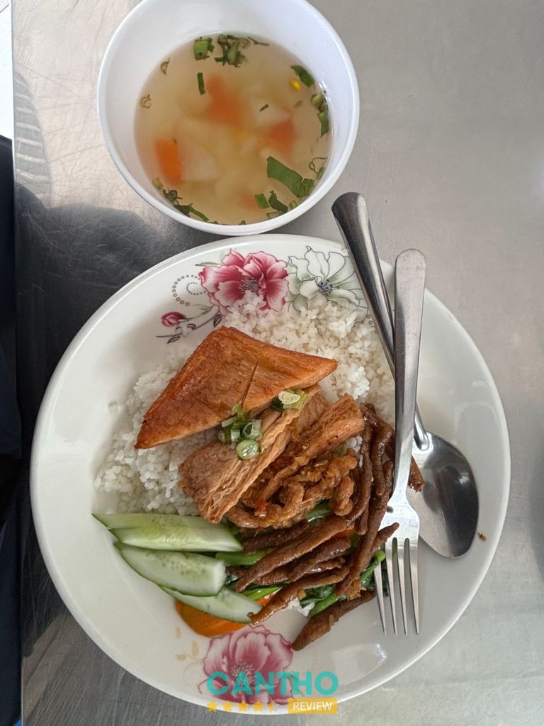 Trải nghiệm cơm chay bình dân tại Cơm Chay 67 Bồ Đề Hưng Phú