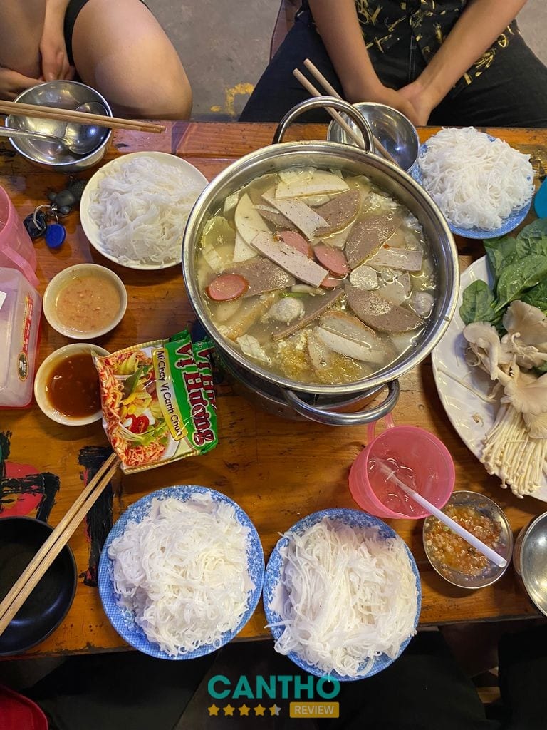 Cơm Chay Đạt 3 – không gian quán cơm chay bình dân