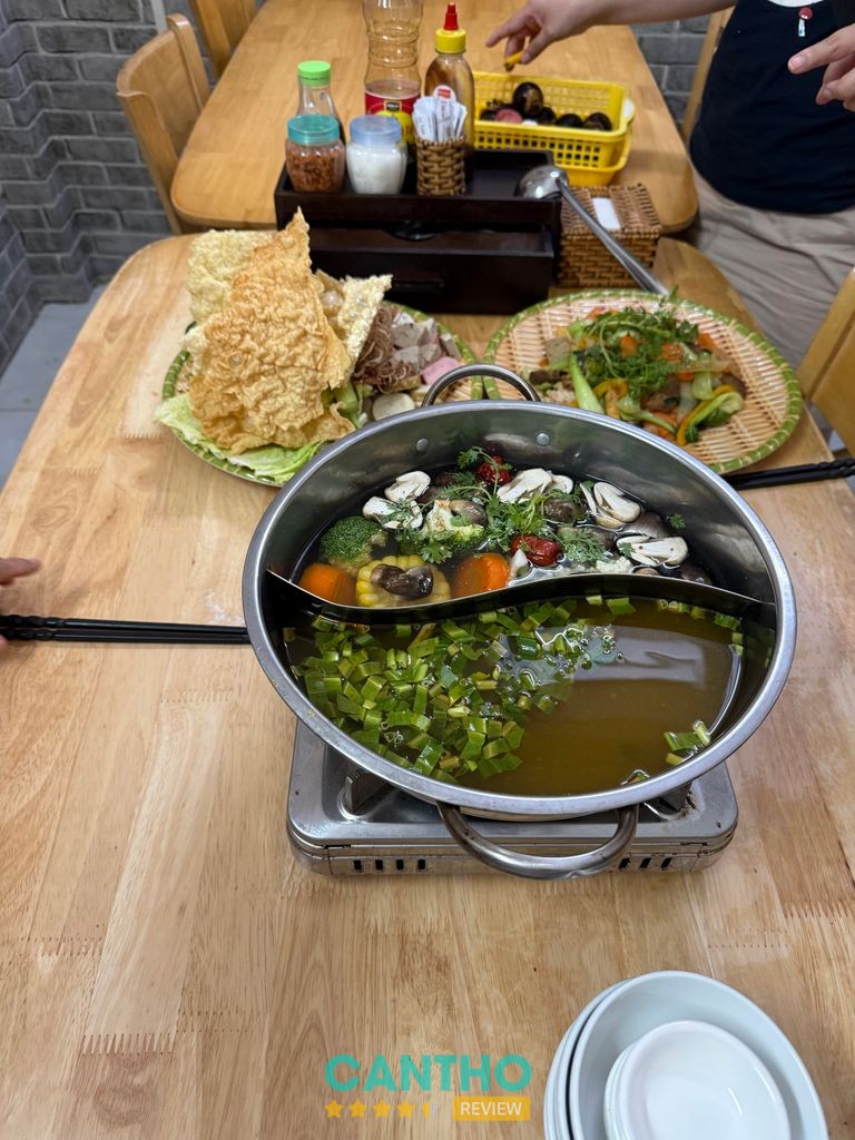 Lẩu Chay Chế Út – món lẩu và đồ ăn chay tại quán