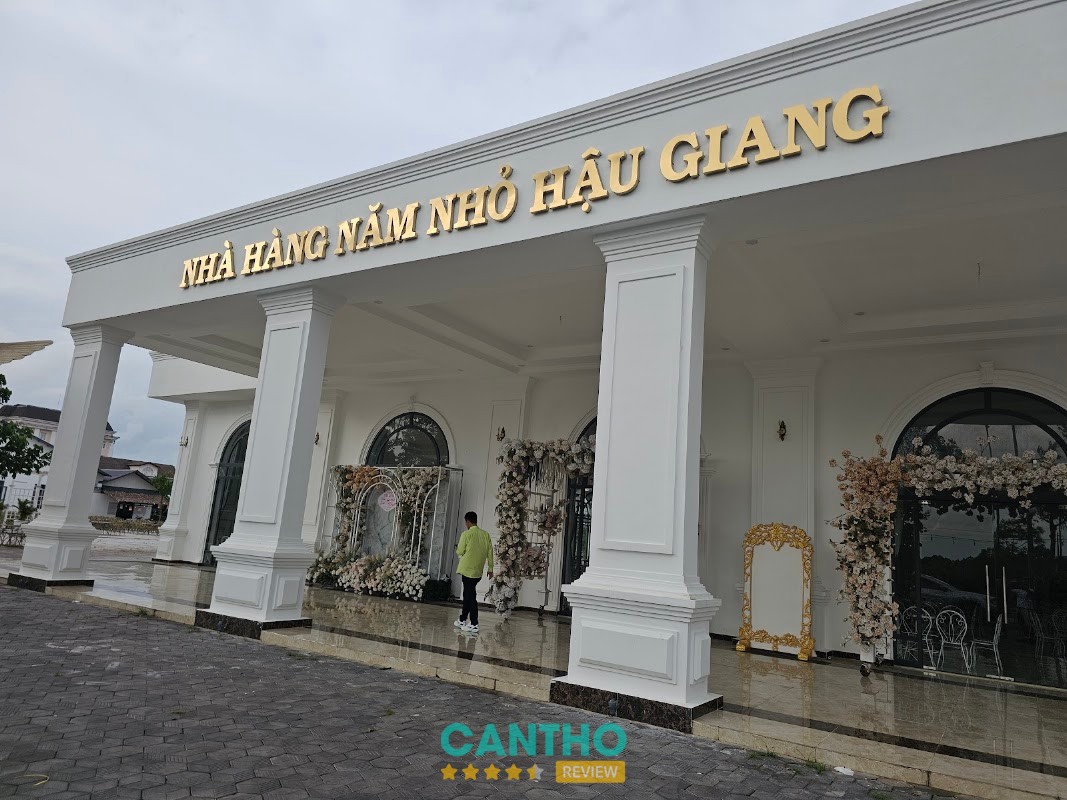 Nhà Hàng Năm Nhỏ Hậu Giang