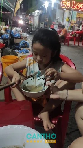 Hủ Tiếu Cô Loan tại Ngã Bảy