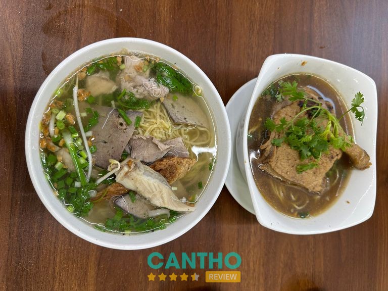 Không gian và món ăn tại Tiệm Mì Kim Thúy