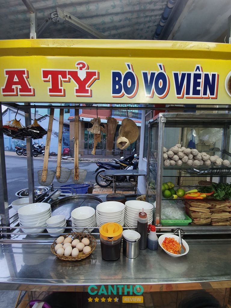 Món ăn tại Quán Hủ Tiếu Tỷ Bò Viên