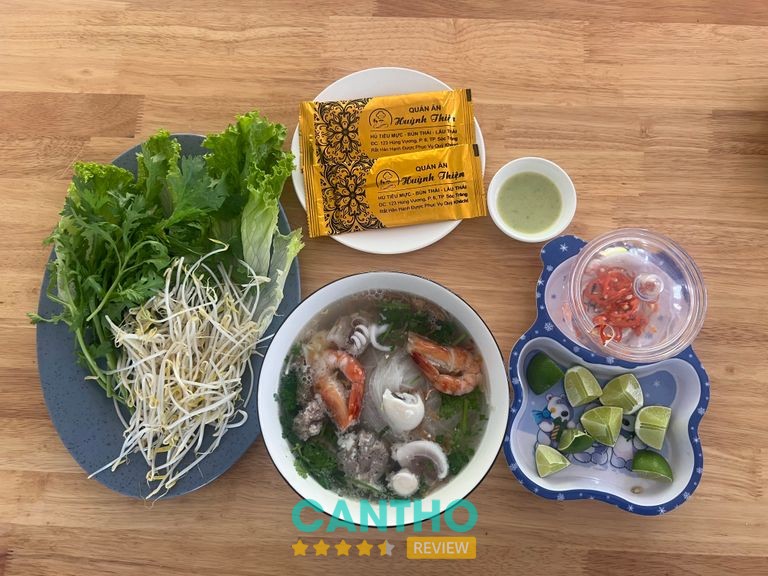 Món hủ tiếu mực tại Huỳnh Thiện