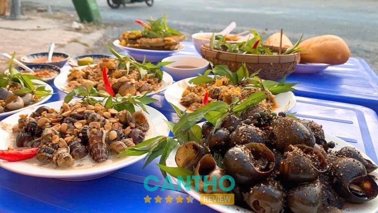 Không gian và các món ăn tại Ốc Nếp Phú Lợi
