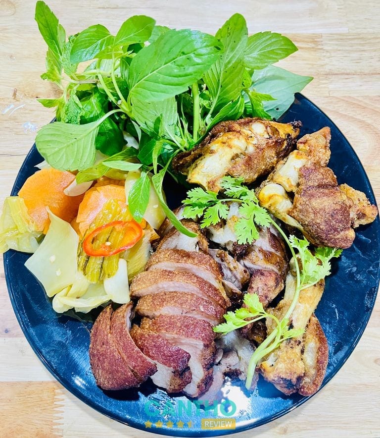 Không gian ăn uống tại Làng Ốc 30k Phú Lợi