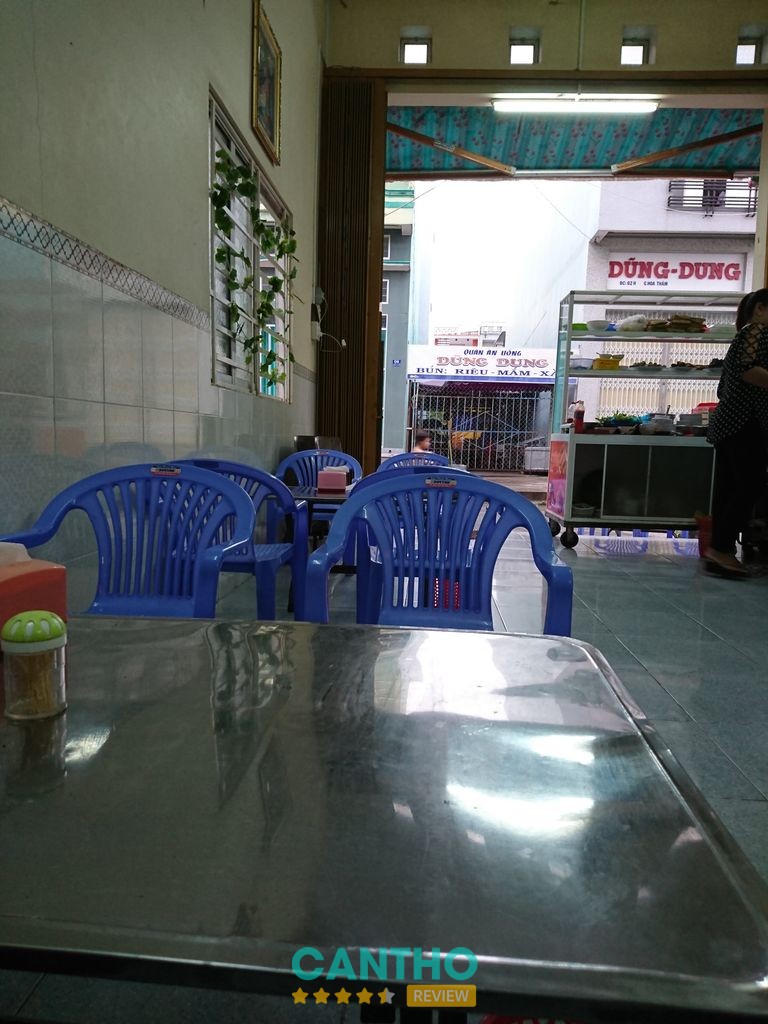 Quán Ốc Trang – không gian và món ăn