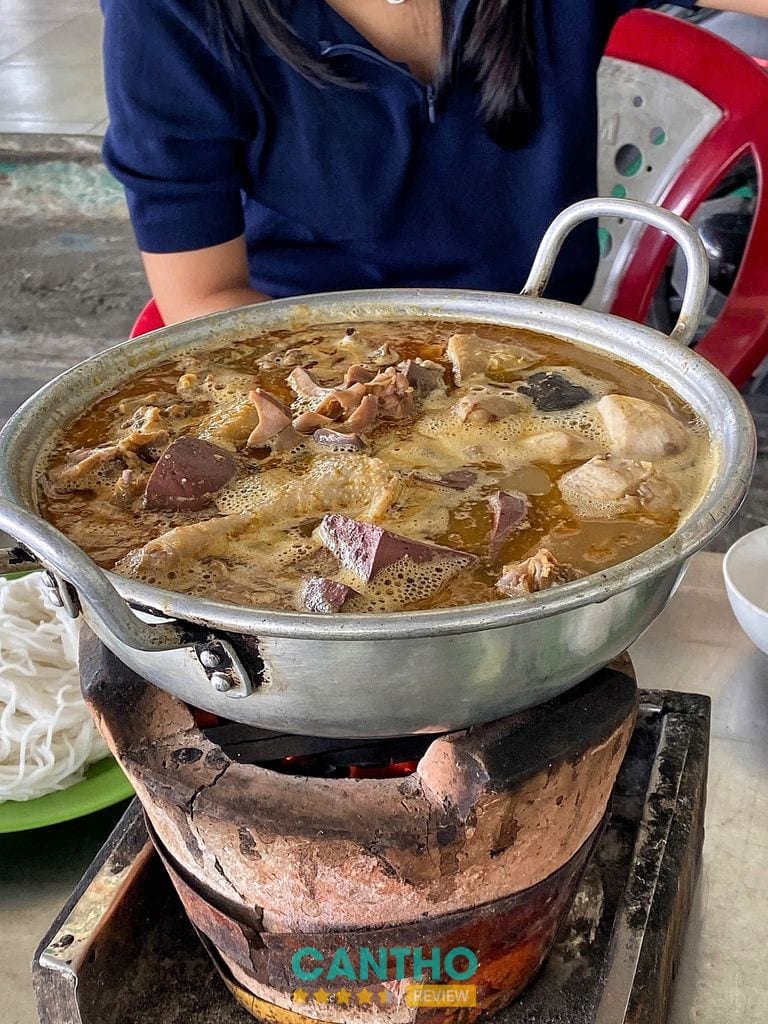 Không gian Quán Vịt Nấu Chao Đông Xuân Phú Lợi
