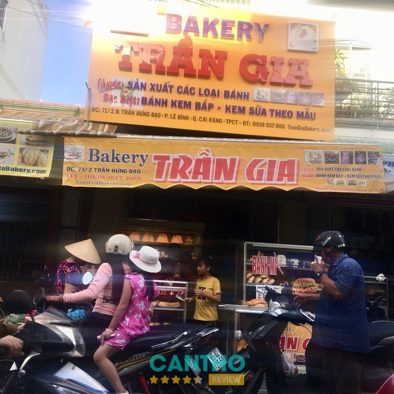 Không gian và bánh ngọt của Bakery Trần Gia tại Cái Răng