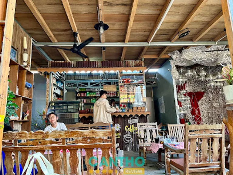 Tiệm cà phê Ông Quan: 701/78 Đường 30/4, P. Tân An