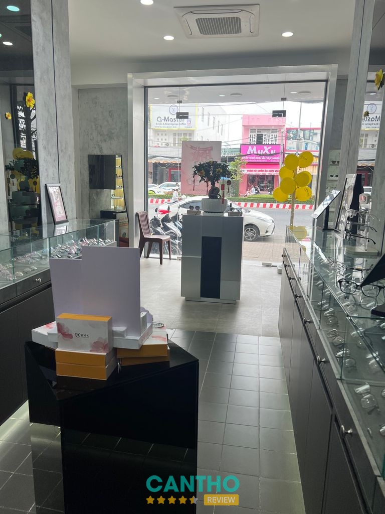 Mắt Kính HMK – khu vực lựa chọn gọng kính