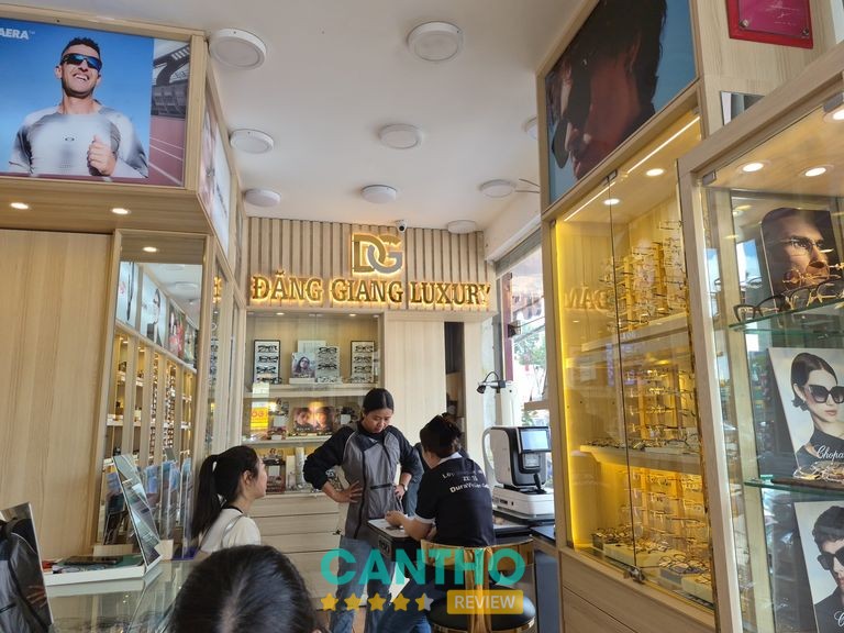 Mắt Kính Đăng Giang – không gian thử kính
