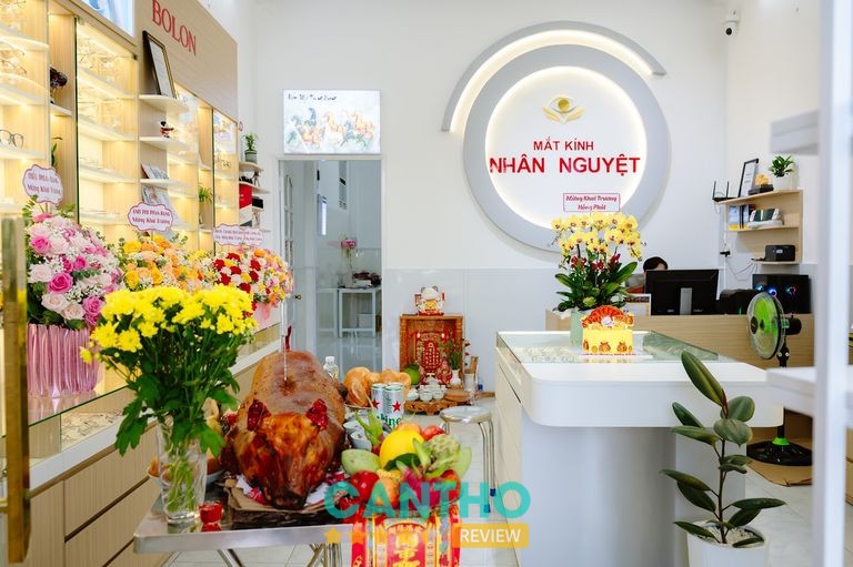 Gọng kính tại Mắt Kính Nhân Nguyệt – hình ảnh 3