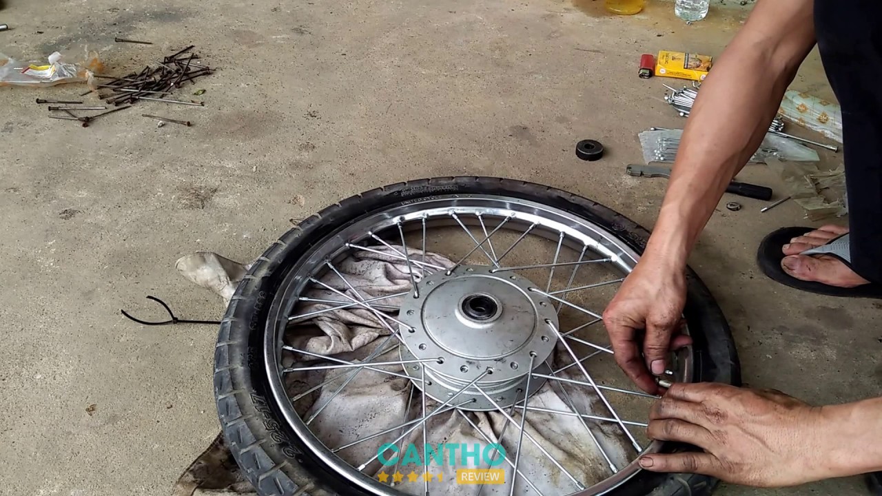 Hình minh họa sửa chữa xe máy
