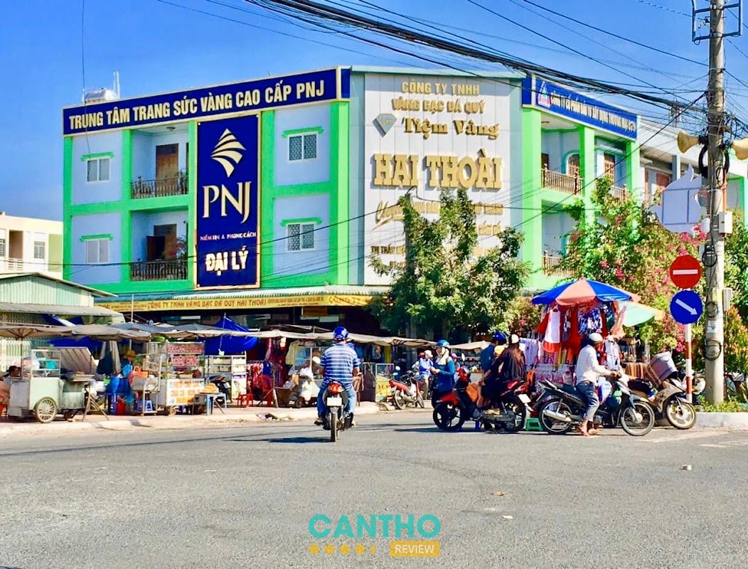 Không gian cửa hàng Hai Thoài
