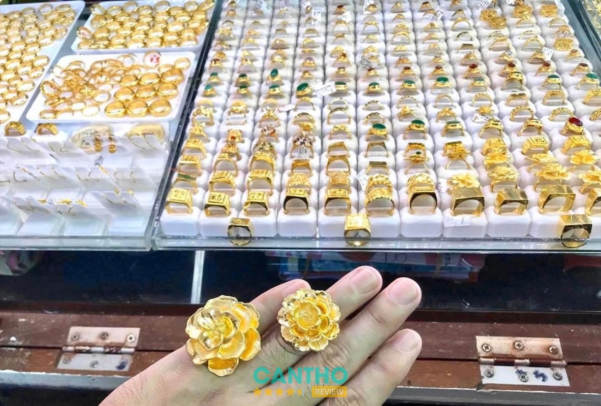 Trang sức tại Tiệm Vàng Chí Vườn
